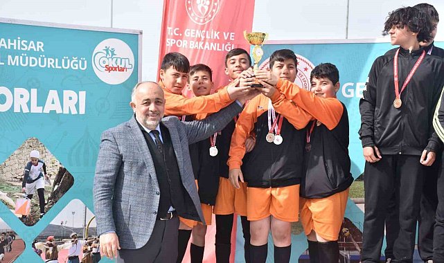 Afyonkarahisar'da Gençler ve Yıldızlar Bisiklet müsabakaları tamamlandı