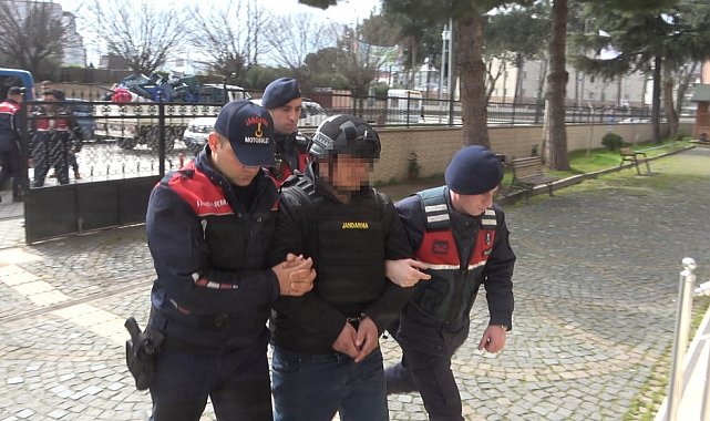 Akrabasını vuran zanlı jandarmaya teslim olduğu anları canlı yayında paylaştı