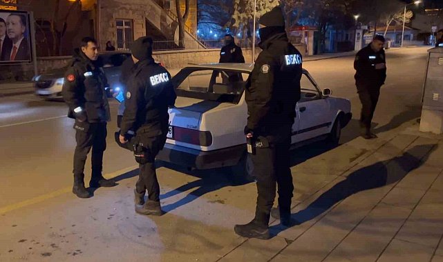 Aksaray'da polisten şok denetim: Araçlar didik didik arandı