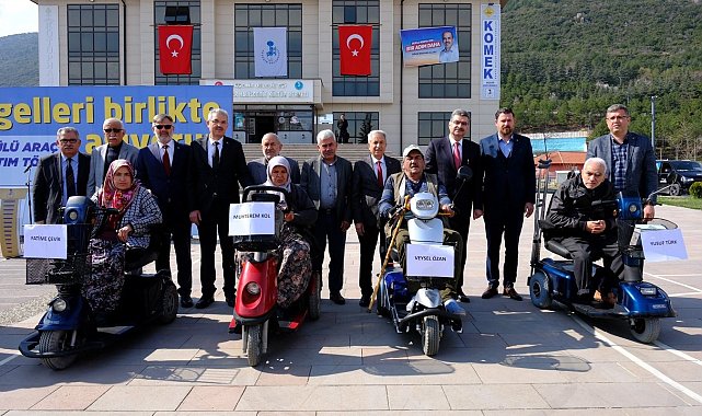 Akşehir'de engelli vatandaşlara akülü araç desteği