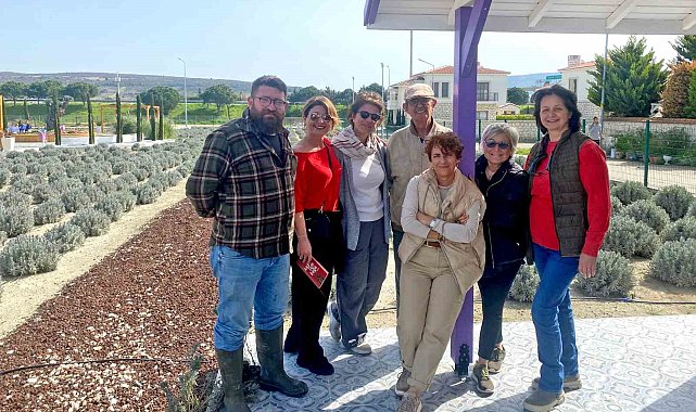Alaçatı Gıda Topluluğu üyeleri lavanta bahçesinde buluştu