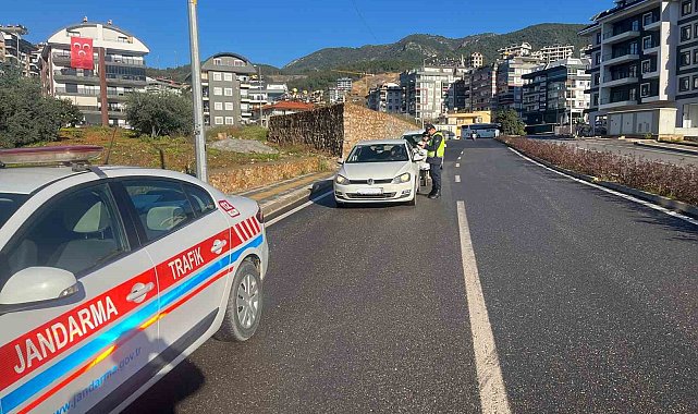 Alanya'da 221 araç ve sürücüsüne 330 bin 750 lira para cezası