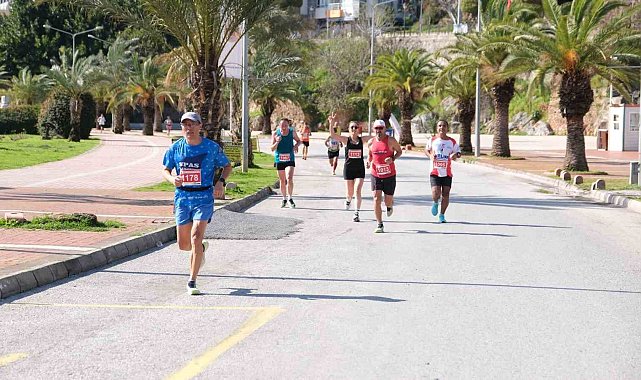 Alanya'da Atatürk Halk Koşusu ve Yarı Maratonu tamamlandı