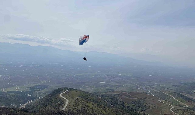 Alaşehir'de yamaç paraşütü pisti tam not aldı