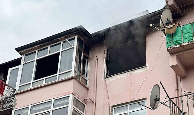 Alevlere teslim olan apartman dairesi kullanılamaz hale geldi: 1 yaralı
