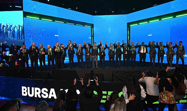 Alinur Aktaş "Şimdi dönüşüm zamanı" diyerek yeni projelerini açıkladı