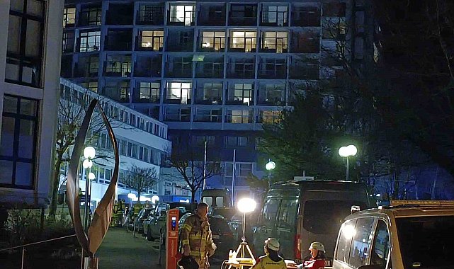 Almanya'da 65 yaşındaki kadın, hastanede meşale yakıp kendisini odaya kilitledi