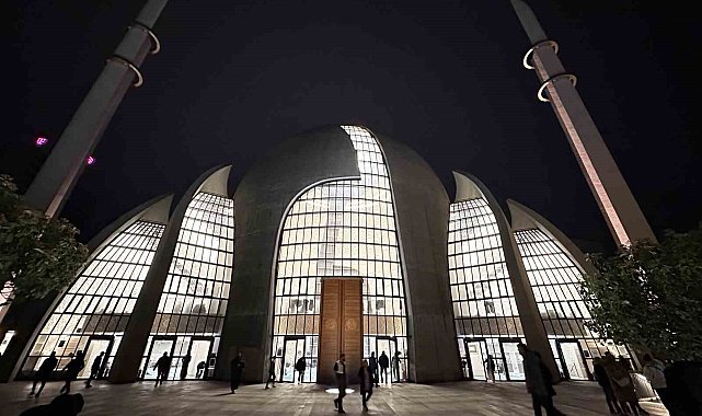 Almanya'nın Köln kentinde ilk teravih namazı kılındı