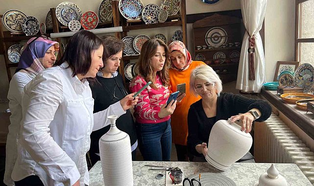 Amasya'nın kadın çini ustaları sertifikalarını aldı