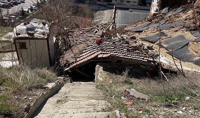 Ankara'da istinat duvarı gecekondunun üzerine çöktü