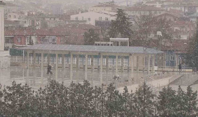 Ankara'da kar yağışı etkili oldu