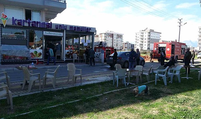 Antalya'da bina altındaki pastanenin deposu alev alev yandı