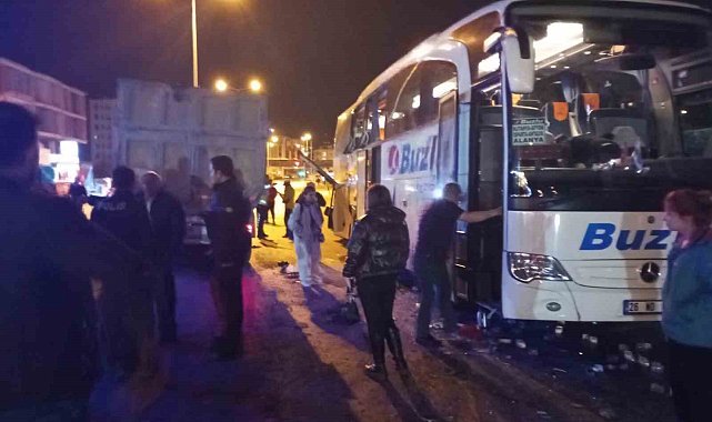 Antalya'da otobüs ve hafriyat kamyonu çarpıştı: 4 yaralı