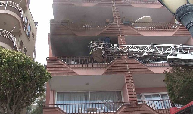 Apartman dairesinde çıkan yangın korkuttu