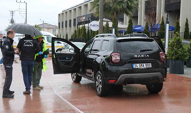 Aracının içinde başından silahla vurulmuş halde bulundu