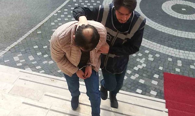 Aranan şahıs başkasına ait ehliyete kendi fotoğrafını yapıştırmış halde yakalandı
