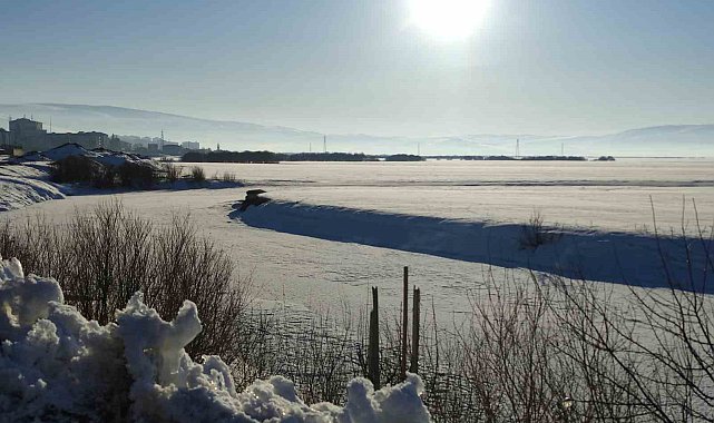 Ardahan eksi 7 derece ile buz tuttu