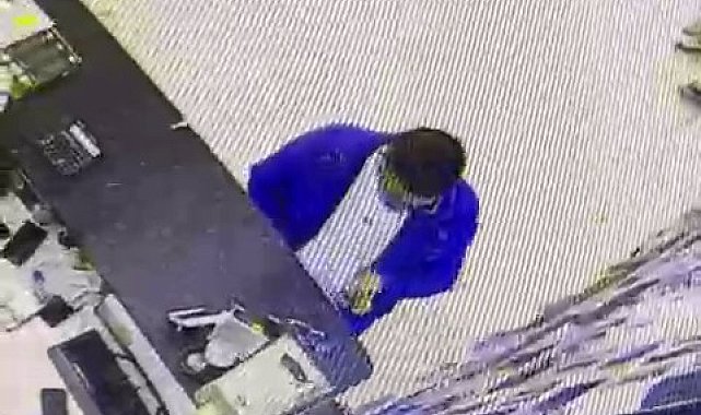 Arnavutköy'de AVM'den akıllı saat çalan hırsız kamerada