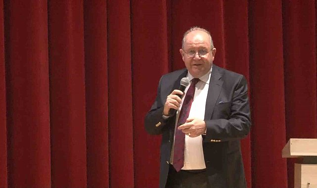 Arnavutköy'de deprem bilincinin arttırılması nedeniyle düzenlenen yarışmalarda derece yapan öğrencilere ödül verildi
