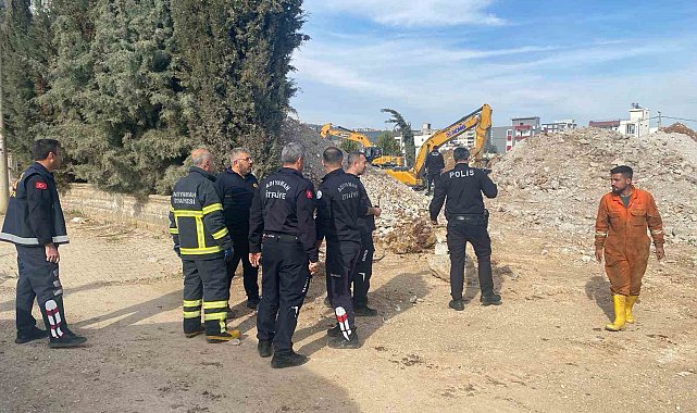 Ayağına beton parçası düşen işçi yaralandı