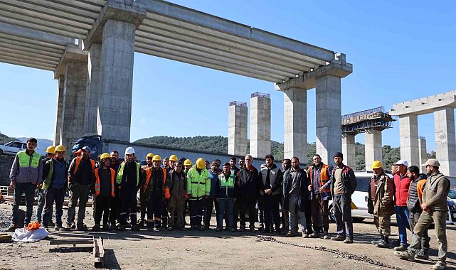 Aydın-Denizli Otoyol inşaatında kule vinçlerin bir kısmı söküm yaparak şantiyeyi terk ediyor