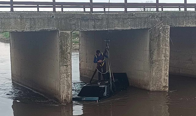 Babaeski'de otomobil nehre uçtu: 1 yaralı