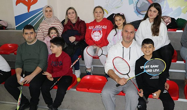Badmintonda aileler yarıştı