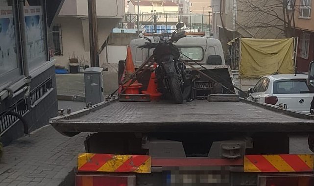 Bağcılar'da çaldıkları motosikletle cep telefonunu gasp ettiler