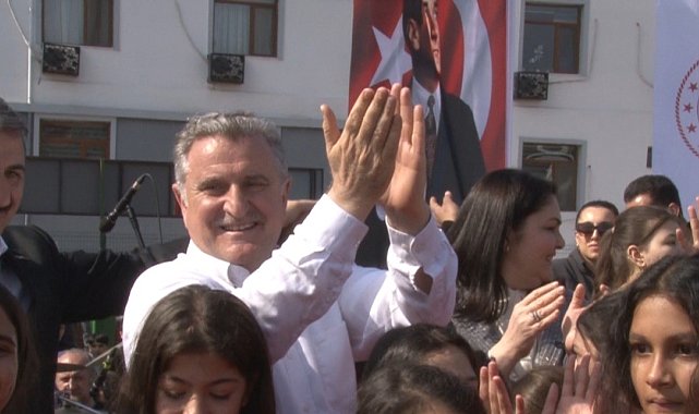 Bakan Bak Edirne'de Roman havası oynadı