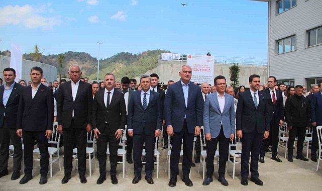 Bakan Ersoy: "Kemer'in 50 yıl süreyle atık su sorununu çözüldü"