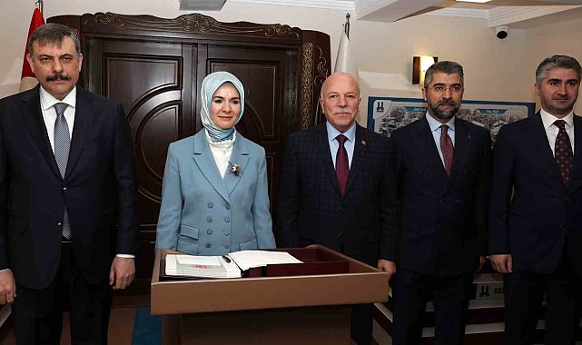 Bakan Göktaş'tan Başkan Sekmen'e sosyal projeler teşekkürü