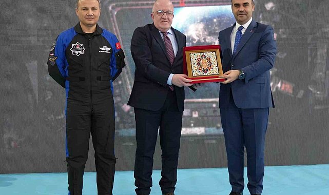 Bakan Kacır: "Hibrit roket motorunu uzayda ateşlemeyi başaran ilk ülke olacağız"