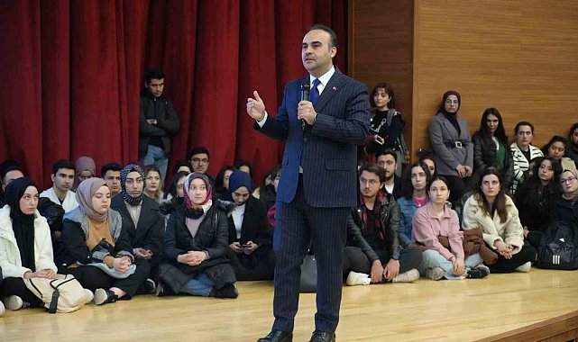 Bakan Kacır: "Türk milleti adeta gökyüzüne imzasını attı"