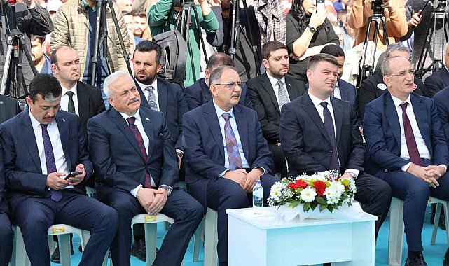 Bakan Özhaseki: "Türkiye'nin her tarafında kentsel dönüşümü destekliyorum"