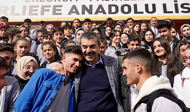 Bakan Tekin Pasinler'de öğretmen ve öğrencilerle buluştu