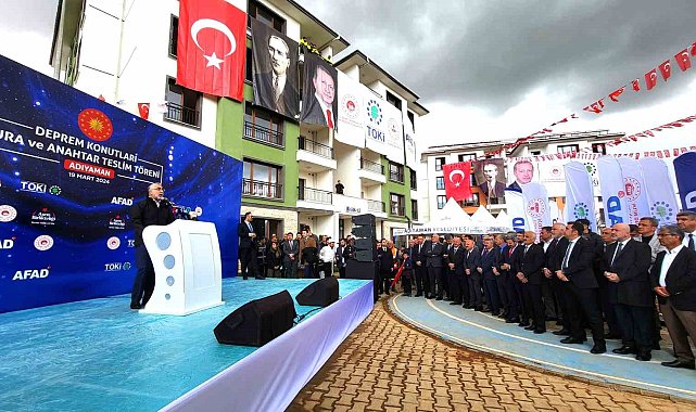 Bakan Vedat Işıkhan: "Dünyanın birçok ülkesinden büyük bölgeyi yeniden inşa ediyoruz"