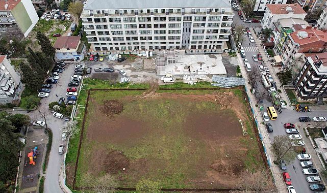 Bakırköy'de futbol sahasına yapılan tesis, belediye ile vatandaşı karşı kaşıya getirdi