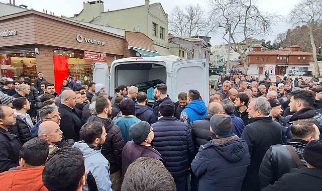 Bakırköy'deki feci kazada hayatını kaybeden 4 kişi gözyaşları arasında son yolculuğuna uğurlandı