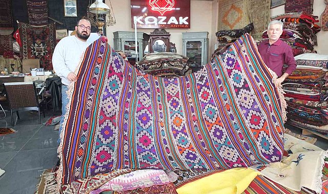Balıkesir'de eski halı ve kilimler ekonomiye kazandırılıyor