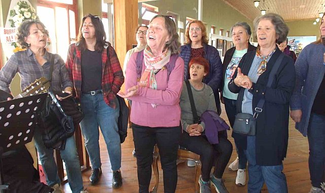 Balıkesirli kadınlardan sazlı sözlü resim sergisi