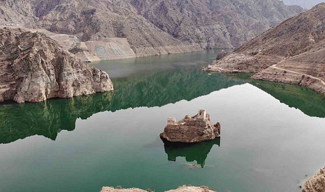 Baraj suları çekildi tarihi kale ortaya çıktı