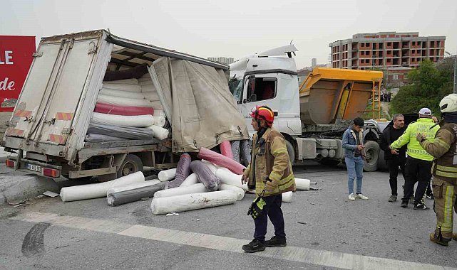 Başakşehir'de freni patlayan yük dolu kamyonet karşı şeride geçerek hafriyat kamyonu ve otomobile çarptı