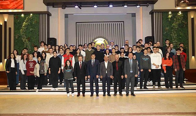 Başarılı öğrenciler ödüllendirildi