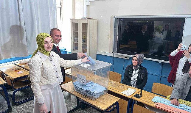 Başkan adayları Uluçay ve Küçükkurt oyunu kullandı