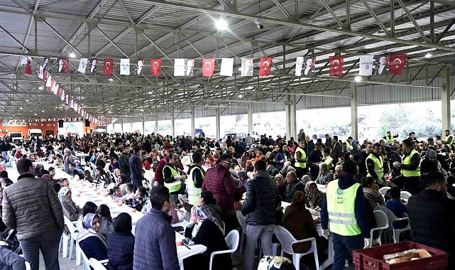 Başkan Akay: "Ramazan'da aşımızı paylaşıyoruz, iftar sofralarımızda buluşuyoruz"