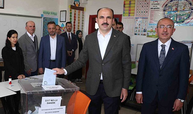 Başkan Altay, 31 Mart Mahalli İdareler Genel Seçimleri için oyunu kullandı