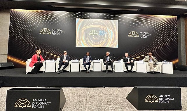 Başkan Altay, Antalya Diplomasi Forumu'nda Düzenlenen "Küresel Meseleler İçin Yerel Yaklaşımlar" Paneline katıldı