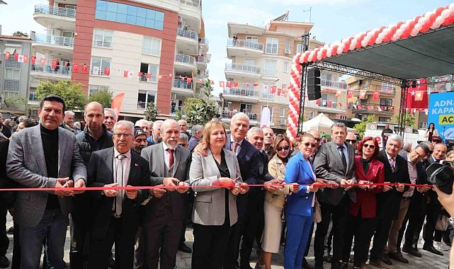 Başkan Atay, Adnan Menderes Kapalı Pazar Yeri'ni hizmete açtı