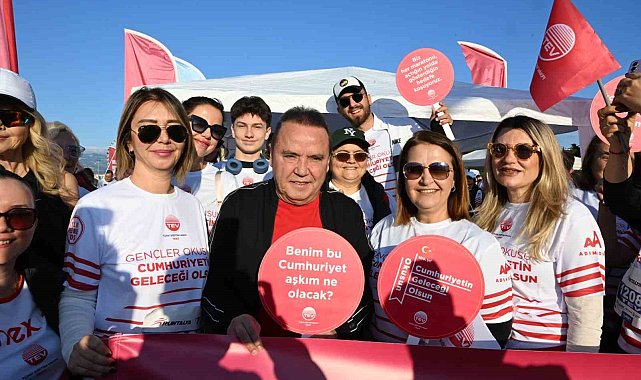Başkan Böcek, Runtalya'da koştu