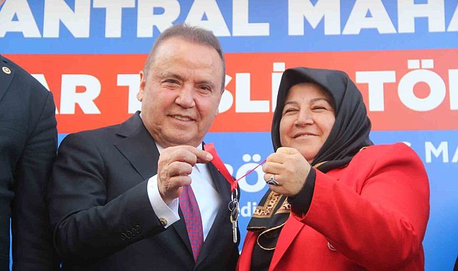 Başkan Böcek'ten Kepez Santral'de 570 hak sahibine daha anahtar teslimi